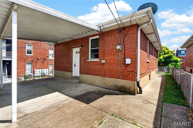 905 Russell Boulevard, St Louis, MO 63104