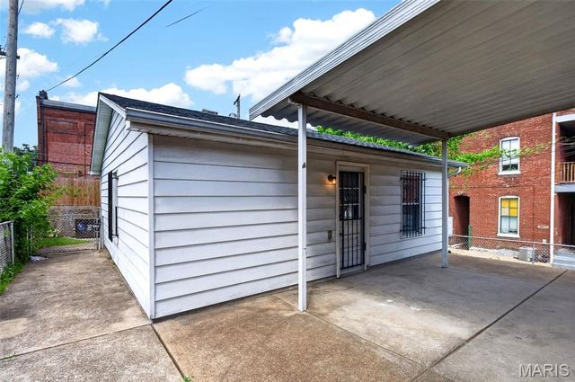 905 Russell Boulevard, St Louis, MO 63104