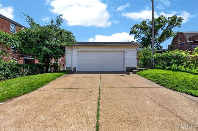905 Russell Boulevard, St Louis, MO 63104