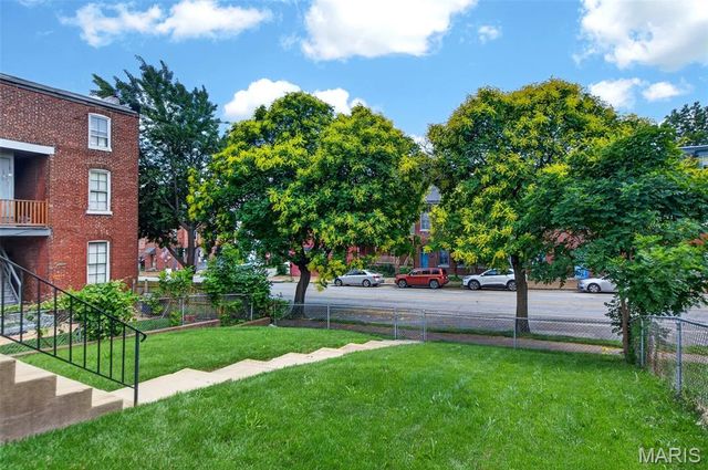 905 Russell Boulevard, St Louis, MO 63104
