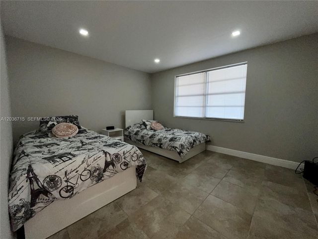 301 SE 3rd St 204, Dania Beach, FL 33004