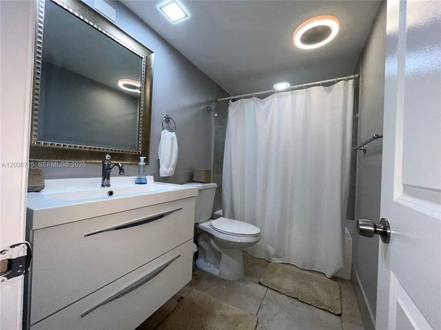 301 SE 3rd St 204, Dania Beach, FL 33004