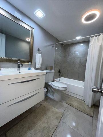 301 SE 3rd St 204, Dania Beach, FL 33004