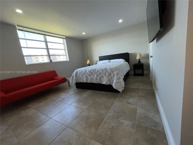 301 SE 3rd St 204, Dania Beach, FL 33004