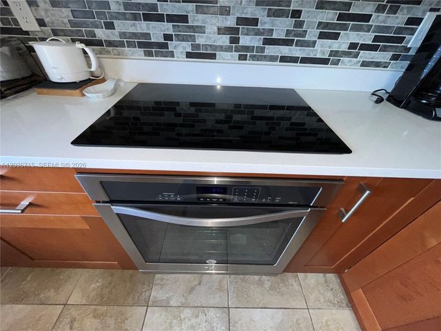 301 SE 3rd St 204, Dania Beach, FL 33004