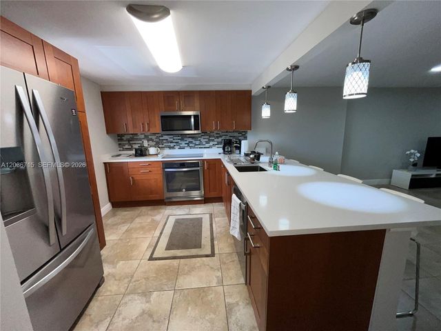 301 SE 3rd St 204, Dania Beach, FL 33004