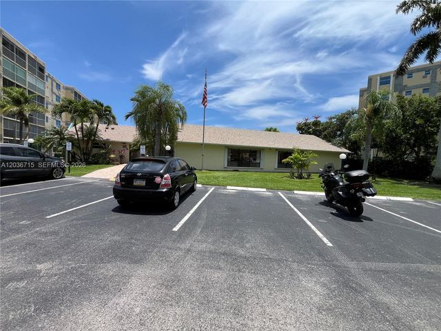 301 SE 3rd St 204, Dania Beach, FL 33004