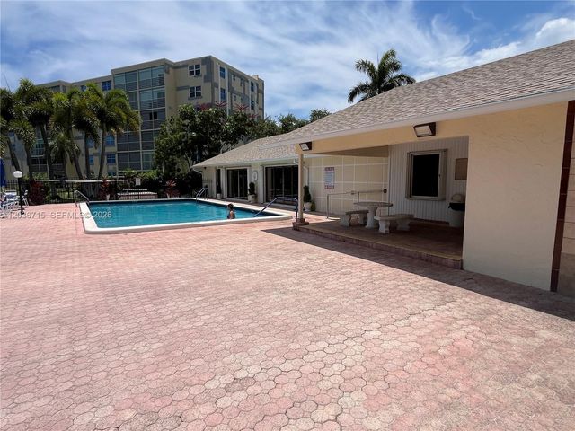 301 SE 3rd St 204, Dania Beach, FL 33004