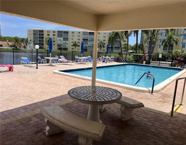 301 SE 3rd St 204, Dania Beach, FL 33004