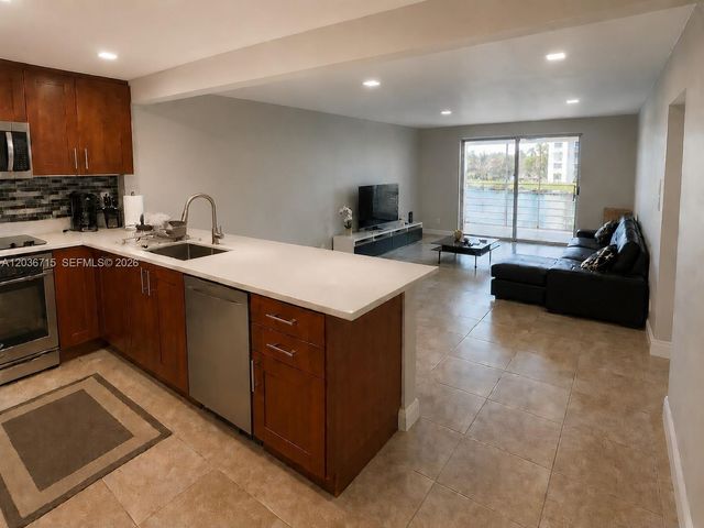 301 SE 3rd St 204, Dania Beach, FL 33004