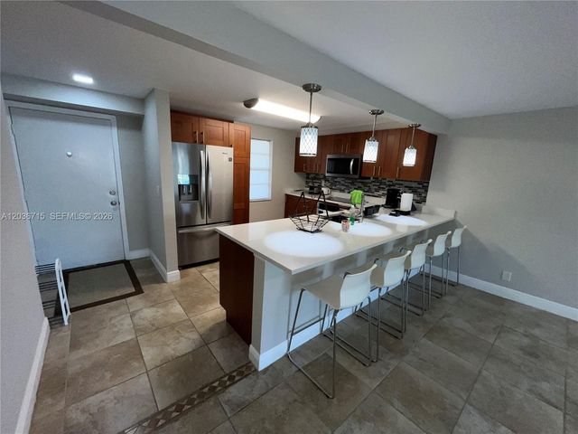 301 SE 3rd St 204, Dania Beach, FL 33004