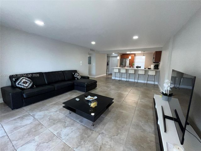 301 SE 3rd St 204, Dania Beach, FL 33004