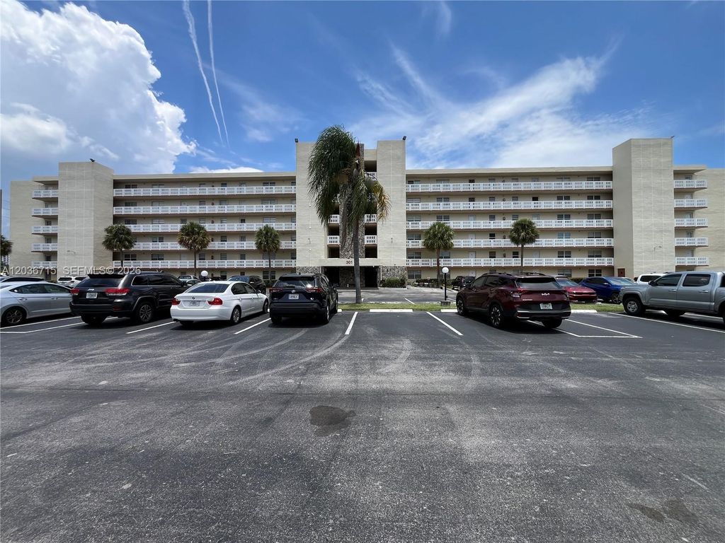 301 SE 3rd St 204, Dania Beach, FL 33004