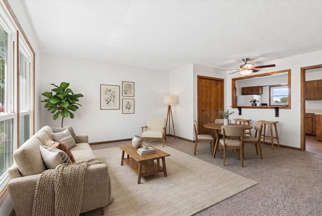 200 W Jeffery Avenue, Wheeling, IL 60090