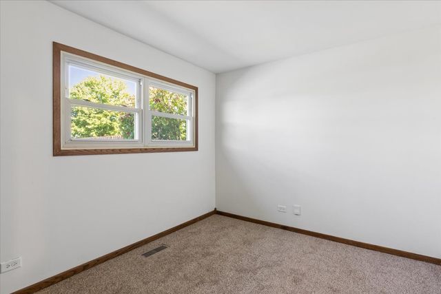 200 W Jeffery Avenue, Wheeling, IL 60090