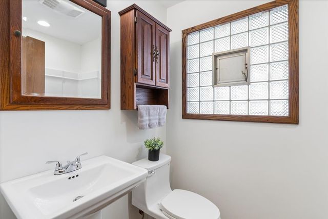 200 W Jeffery Avenue, Wheeling, IL 60090