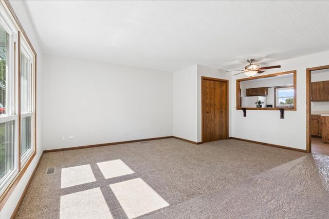 200 W Jeffery Avenue, Wheeling, IL 60090