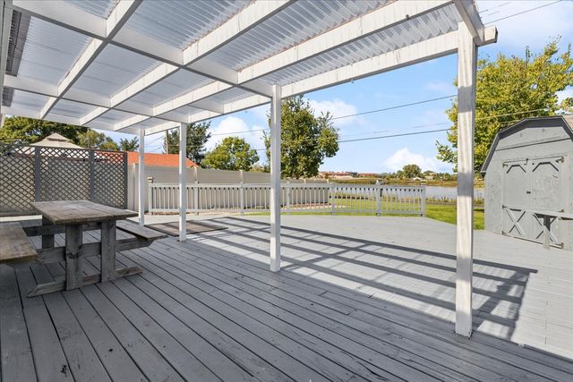 200 W Jeffery Avenue, Wheeling, IL 60090