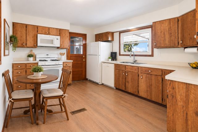 200 W Jeffery Avenue, Wheeling, IL 60090