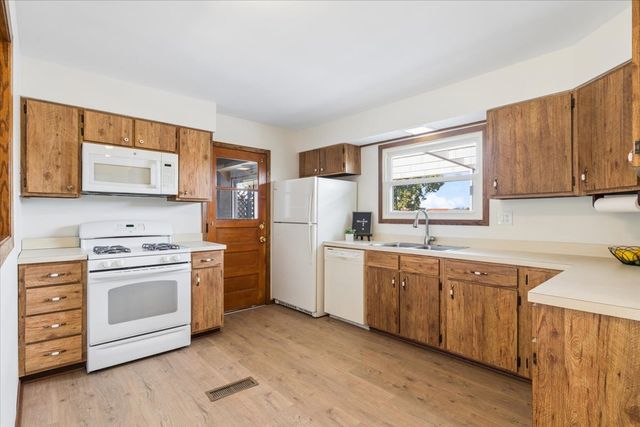200 W Jeffery Avenue, Wheeling, IL 60090