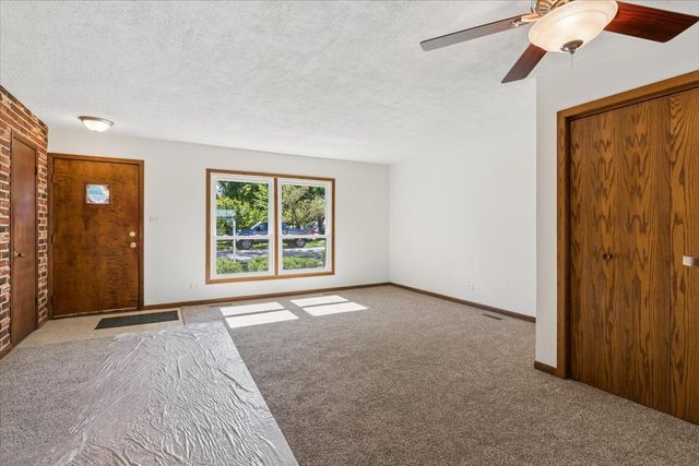 200 W Jeffery Avenue, Wheeling, IL 60090