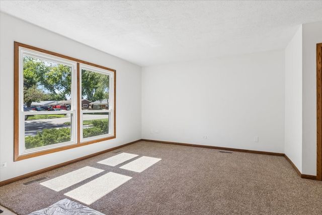 200 W Jeffery Avenue, Wheeling, IL 60090