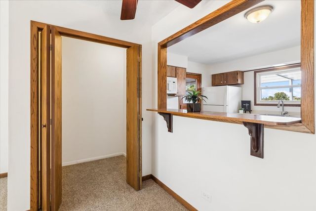 200 W Jeffery Avenue, Wheeling, IL 60090