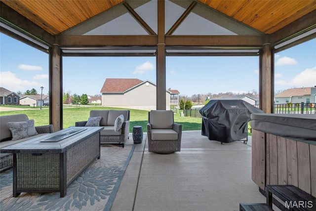 401 Shady River Drive, St Paul, MO 63366