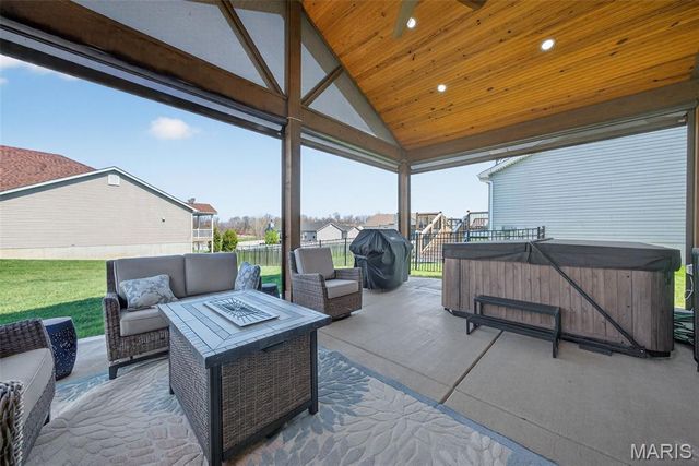 401 Shady River Drive, St Paul, MO 63366