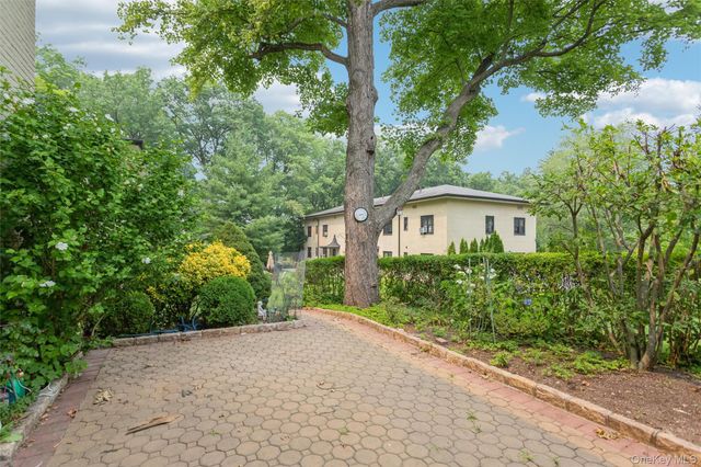 15 Field End Lane A-1 & A-21, Eastchester, NY 10709