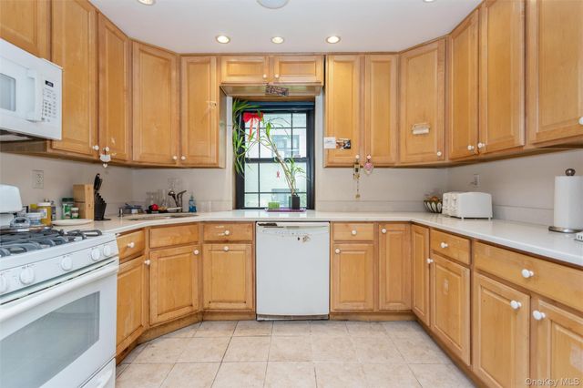 15 Field End Lane A-1 & A-21, Eastchester, NY 10709