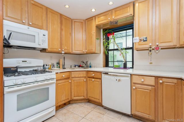 15 Field End Lane A-1 & A-21, Eastchester, NY 10709