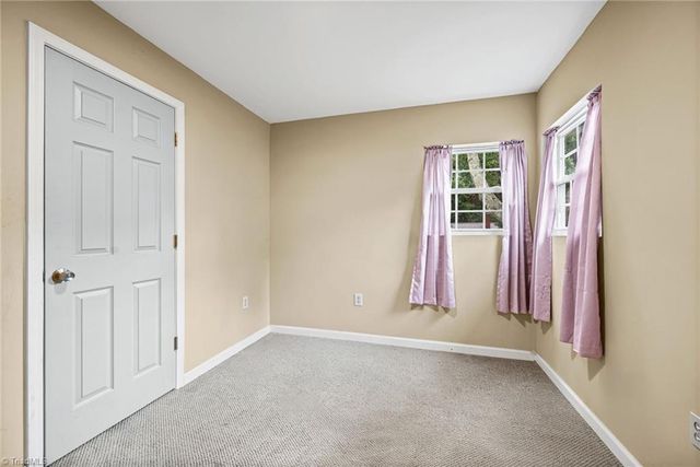 1450 Old Hollow Road, Winston-salem, NC 27105