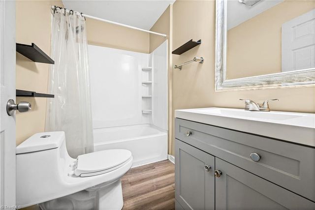 1450 Old Hollow Road, Winston-salem, NC 27105
