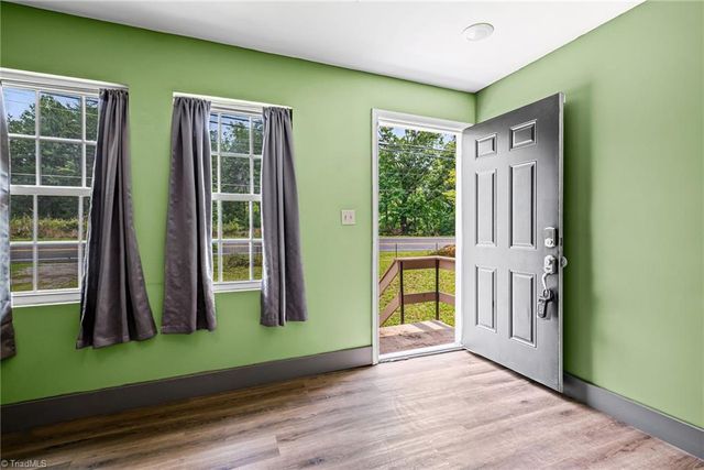 1450 Old Hollow Road, Winston-salem, NC 27105