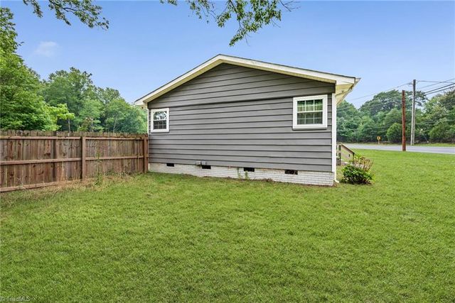 1450 Old Hollow Road, Winston-salem, NC 27105