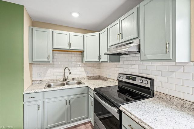 1450 Old Hollow Road, Winston-salem, NC 27105