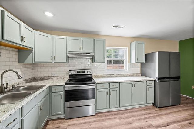 1450 Old Hollow Road, Winston-salem, NC 27105