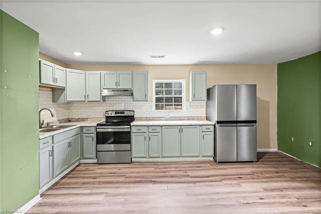 1450 Old Hollow Road, Winston-salem, NC 27105