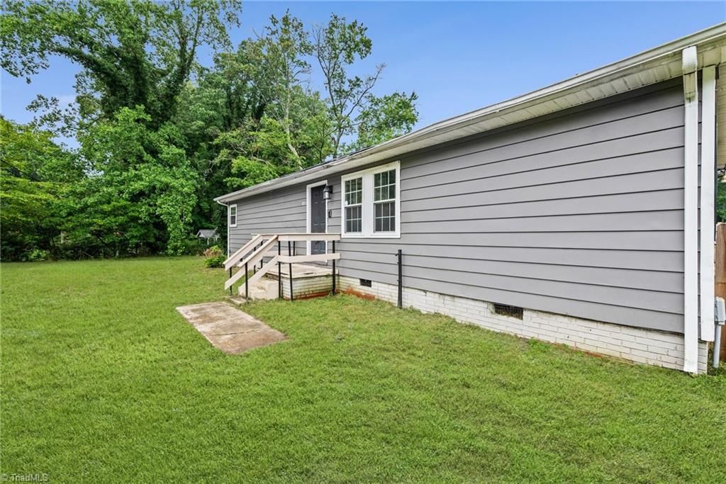 1450 Old Hollow Road, Winston-salem, NC 27105