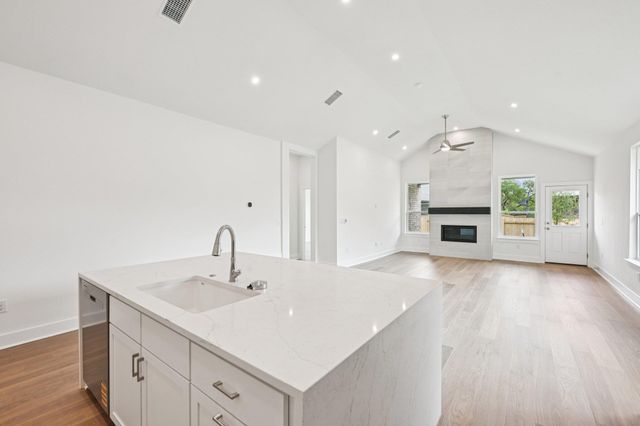 126 Comfort DR, Buda, TX 78610