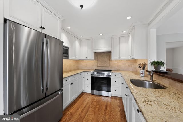 850 FARRAGUT RD, Berwyn, PA 19312