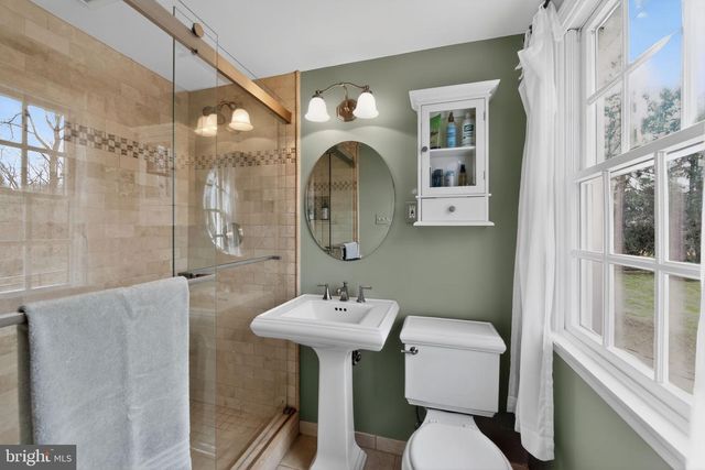 850 FARRAGUT RD, Berwyn, PA 19312