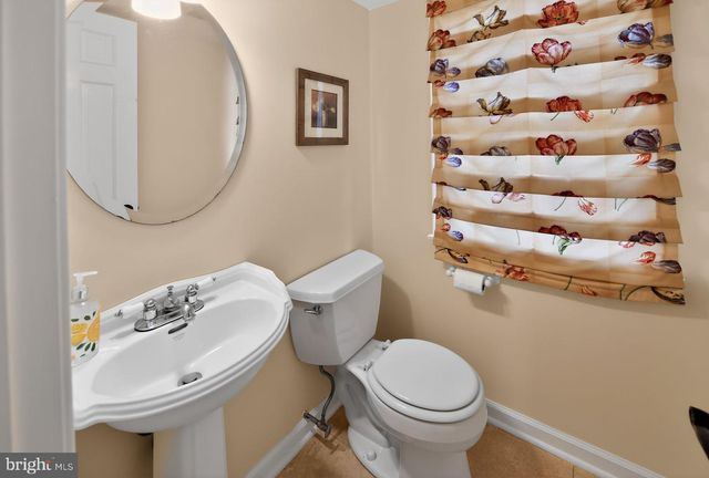 850 FARRAGUT RD, Berwyn, PA 19312