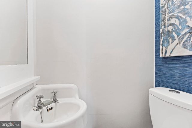 3102 SCHOOLHOUSE LN, Harrisburg, PA 17109