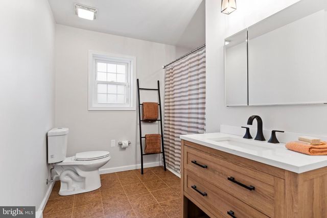 3102 SCHOOLHOUSE LN, Harrisburg, PA 17109