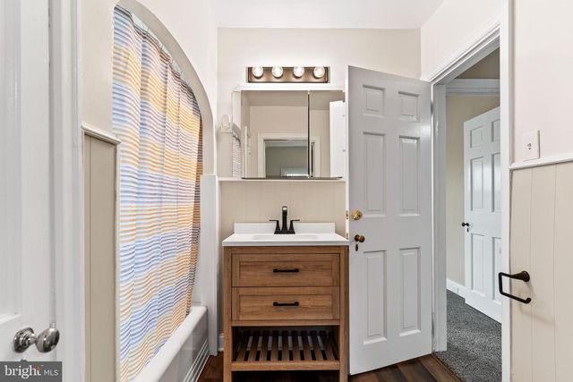 3102 SCHOOLHOUSE LN, Harrisburg, PA 17109