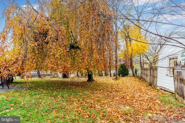 3102 SCHOOLHOUSE LN, Harrisburg, PA 17109