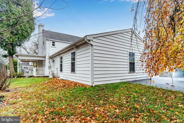 3102 SCHOOLHOUSE LN, Harrisburg, PA 17109
