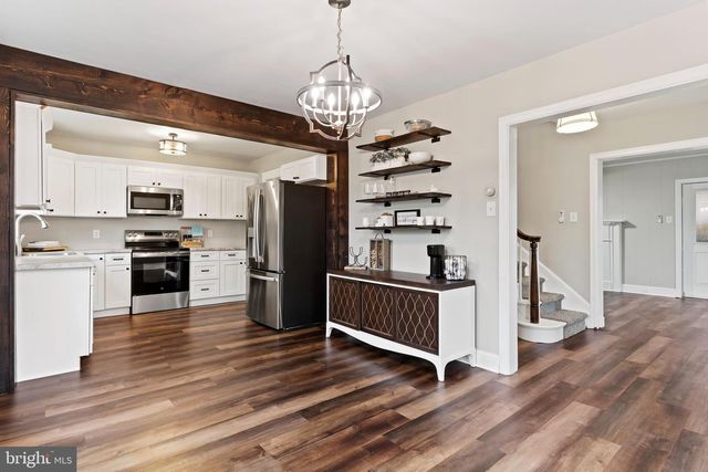 3102 SCHOOLHOUSE LN, Harrisburg, PA 17109